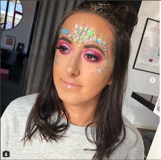 TIPS FOR WEARING GLITTER MAKEUP